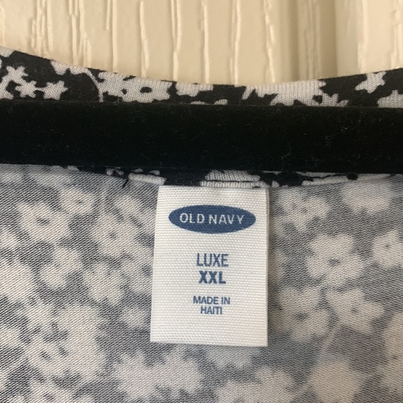EUC Old Navy Black & White Flowy Top - Picture 5 of 9